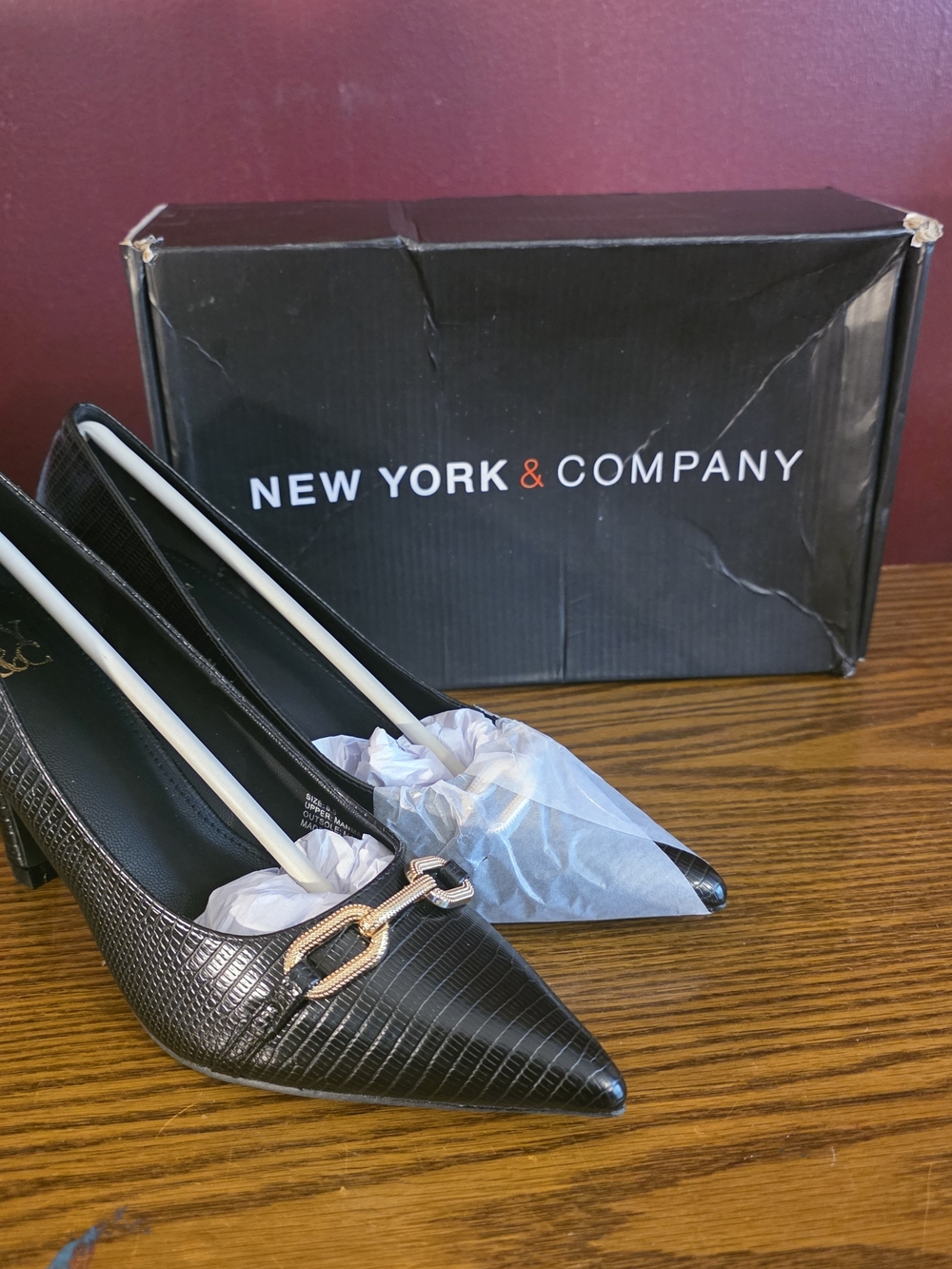 New York & Company Black Pointed Toe Chain-Trim Pumps 8.5 New